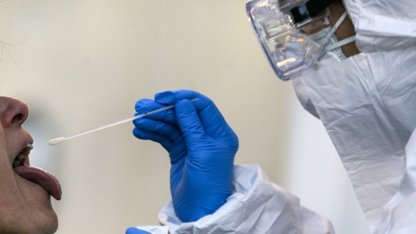 Τζανάκης : Έως και 2.400 κρούσματα τον Μάρτιο – Τι είπε για τις μεταλλάξεις