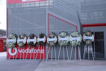 Ολυμπιακός : Τίμησε τα θύματα της Θύρας 7 η «ερυθρόλευκη» οικογένεια (pics)