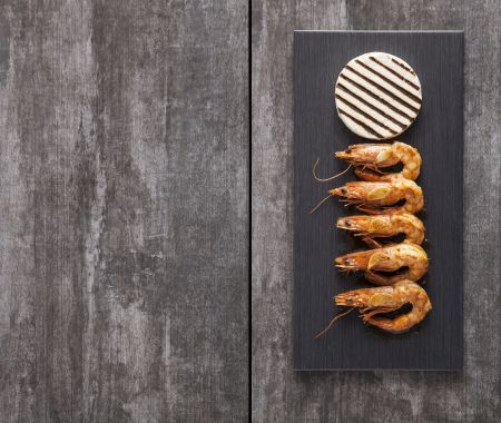 Γαρίδες με σκόρδο, φέτα και μανούρι