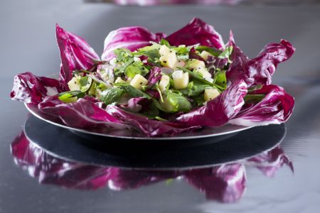 Σαλάτα με ραντίτσιο, σπανάκι και ανανά