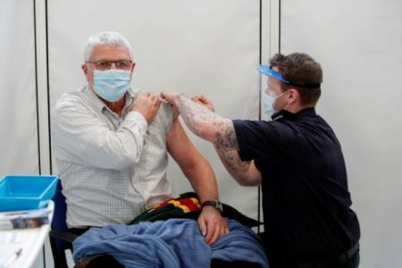Κορωνοϊός : Η Βρετανία θα εμβολιάσει όλους τους μετανάστες ακόμη και αν έχουν εισέλθει παράτυπα