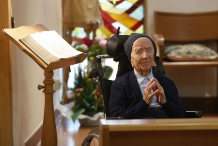Γαλλία : Μια μοναχή 117 ετών νίκησε τον κορωνοϊό