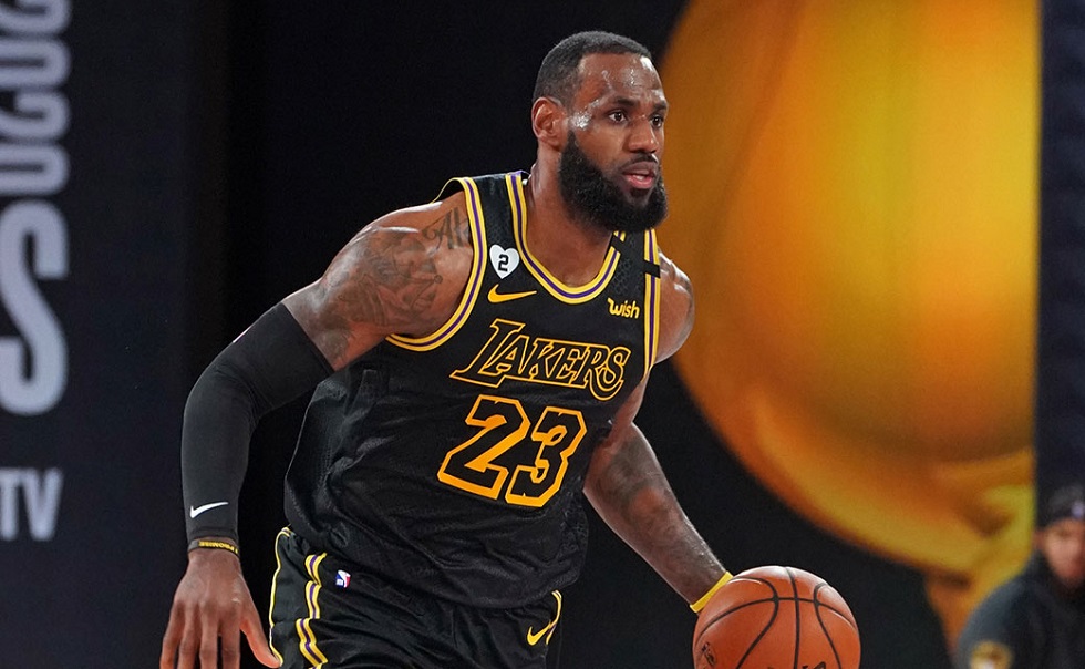 Καθάρισε για τους Λέικερς ο «τριπλός» ΛεΜπρόν, δύσκολες νίκες για Σπερς και Μάβερικς