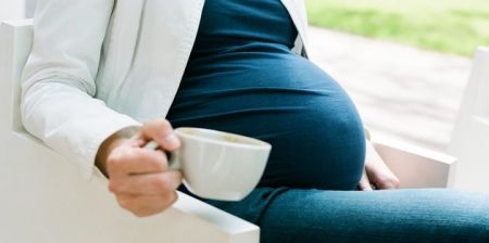 Ο καφές στην εγκυμοσύνη μπορεί να βλάψει τον εγκέφαλο του εμβρύου