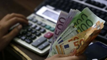Στο 1 δισ. ευρώ το ποσό των οφειλών που αναστέλλεται η είσπραξή του – Διευκρινίσεις ΥΠΟΙΚ