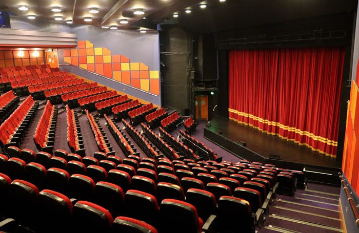 Αποκάλυψη MEGA : Σοκαριστικές μαρτυρίες για τον ηθοποιό και το κύκλωμα σεξουαλικής εκμετάλλευσης ανηλίκων