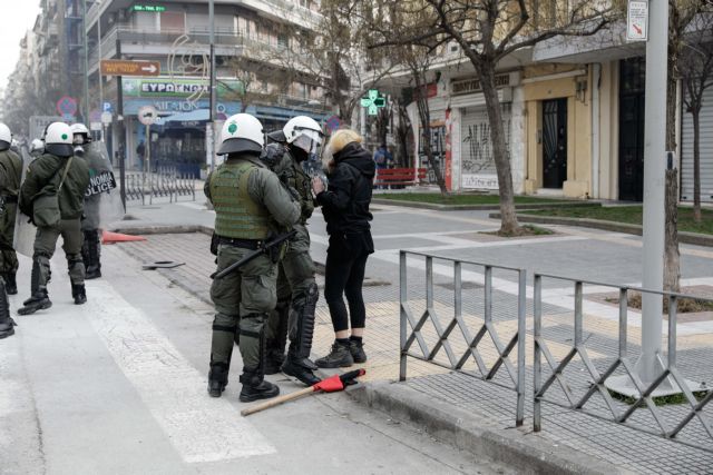 Ηράκλειο : Αστυνομικοί εξανάγκασαν κοπέλες να βγάλουν τα εσώρουχά τους