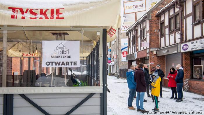 Κορωνοϊός : Πολωνοί εστιάτορες παρακάμπτουν το lockdown