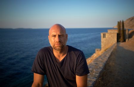 Κωστής Βελώνης: Μια Ροβινσωνιάδα στο Μουσείο Μπενάκη