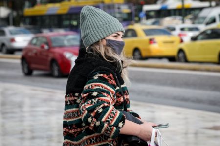 Κορωνοϊός: Καιρός και μεταλλάξεις ανησυχούν τους ειδικούς για νέα έκρηξη κρουσμάτων