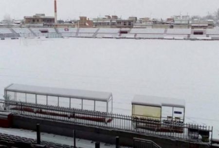 Αμφίβολο το ματς το Λάρισα – ΑΕΚ: Καλύφθηκε από χιόνι το Αλκαζάρ