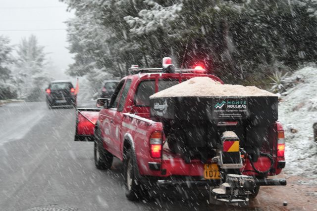 Κακοκαιρία «Μήδεια»: Μόνο με αλυσίδες προς Λαμία – Κλειστή η λεωφόρος Διονύσου