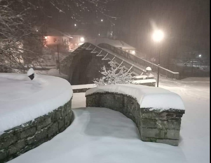 Η Μήδεια «δείχνει» τα δόντια της: Χωρίς ρεύμα χωριά στα Τρίκαλα-  Σε ποιους δρόμους έχει διακοπεί η κυκλοφορία