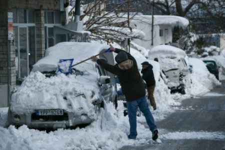 Καιρός – Μήδεια : Ποια σχολεία θα παραμείνουν κλειστά την Τρίτη λόγω του χιονιά