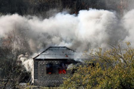 Ναγκόρνο-Καραμπάχ : Οι Αζέροι επιστρέφουν στα χωριά τους και βρίσκουν καμμένη γη