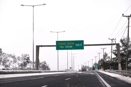 Ανατροπή νταλίκας στην εθνική οδό Αθηνών – Λαμίας