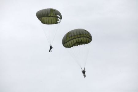Ελληνίδες κομάντος σε άλματα από τα 10.000 πόδια
