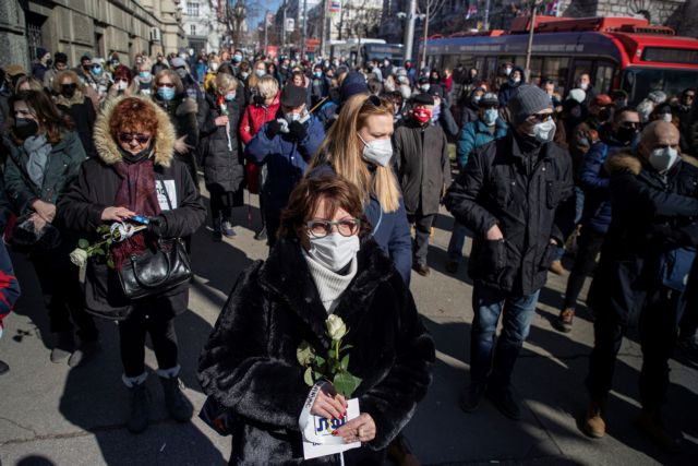 Σερβία : Δεν υποχωρούν τα κρούσματα – Αυξάνονται οι εμβολιασμοί