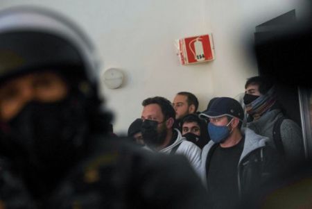 Ισπανία : 4 εκατομμύρια λαθραίες μάσκες εντοπίστηκαν σε κορωνοπάρτι
