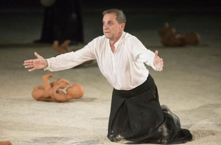 Λιγνάδης : «Δεν υπάρχει ένταλμα σύλληψης» λέει ο δικηγόρος του