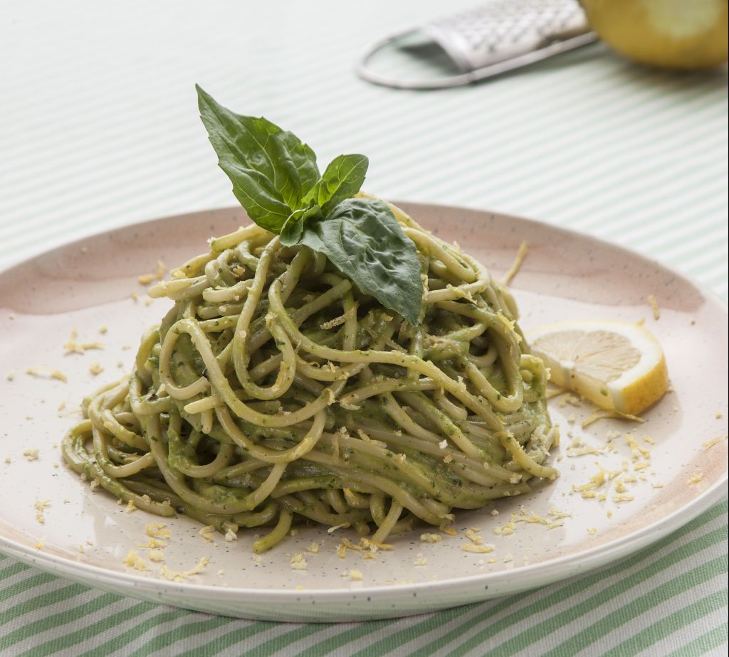 Μακαρονάδα με σάλτσα αβοκάντο