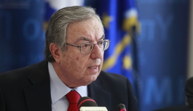 Γ. Μπαμπινιώτης: Αίτημα στον εισαγγελέα να κληθούν για κατάθεση οι καταγγέλλοντες απόφοιτοι του Αρσακείου