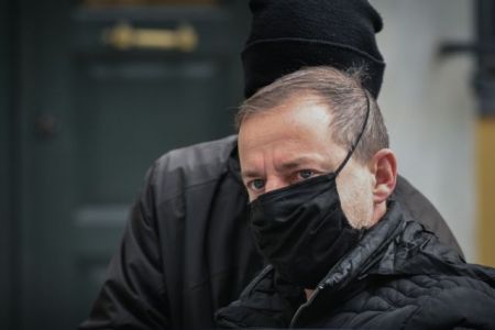 Λιγνάδης : Τρίτη νύχτα στο κελί της ΓΑΔΑ – Τι θα πει στην απολογία του