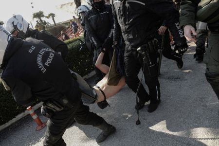 ΑΠΘ : Αντίδραση κοσμήτορα για τις συλλήψεις φοιτητών – «Η επίδειξη πυγμής στους νέους θυμίζει άλλες εποχές»