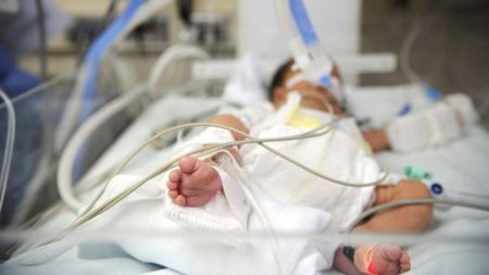 Κικίλιας : Η συγκίνηση για το βρέφος 24 ημερών που νοσηλεύεται διασωληνωμένο με κορωνοϊό