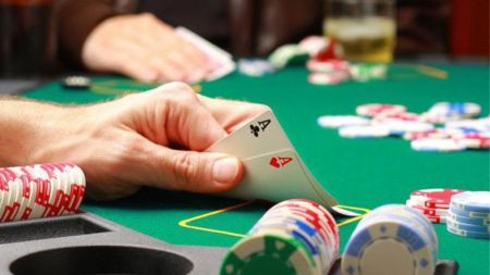 Αποκλειστικό MEGA : Γνωστός τραγουδιστής εντοπίστηκε σε παράνομη χαρτοπαικτική λέσχη