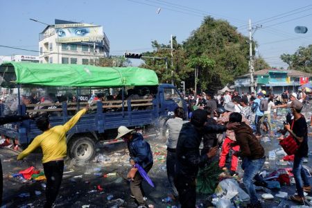 Μιανμάρ : Δύο νεκροί και αρκετοί τραυματίες από την αστυνομική επιχείρηση καταστολής των διαδηλώσεων