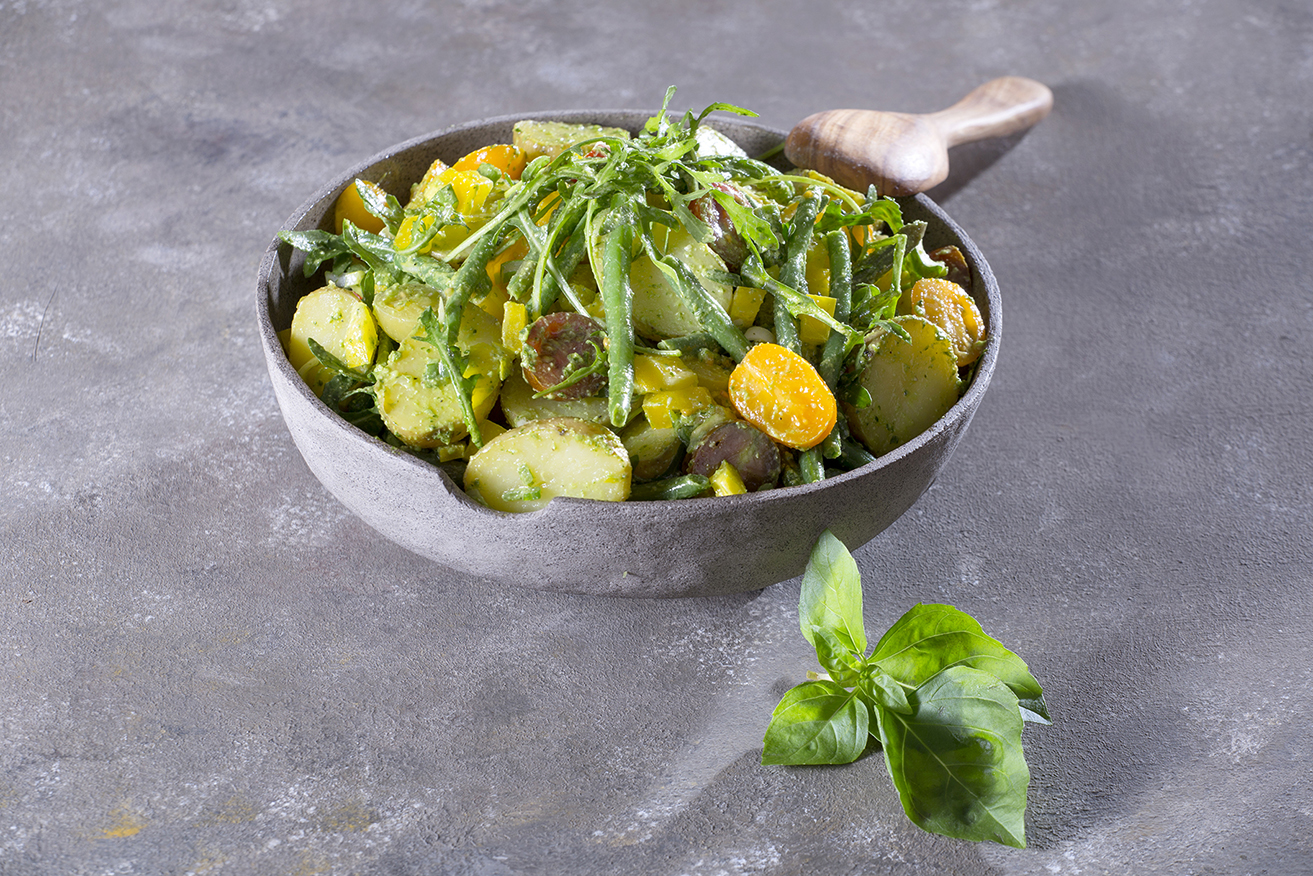 Πατατοσαλάτα με φασολάκια και πέστο βασιλικού