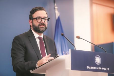 Επικοινωνιακό «ρεκτιφιέ» στο Μαξίμου