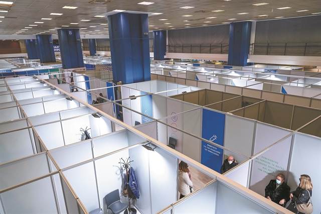 Αλλάζει το μοντέλο διαχείρισης της μάχης με την COVID