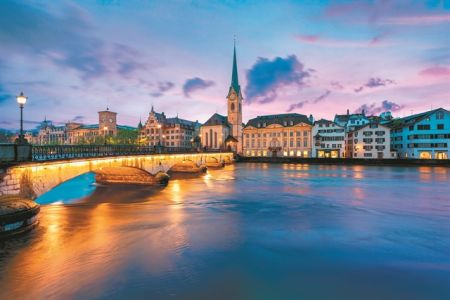 Iδιωτικά αεροπλάνα, βίλες και… τάπερ