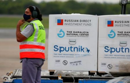 Kινεζικά και ρωσικά εμβόλια με δική σας ευθύνη, λέει η Κομισιόν στις χώρες-μέλη