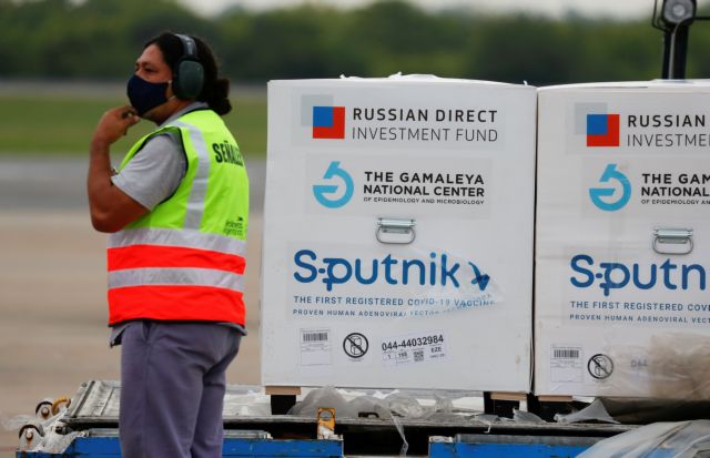 Kινεζικά και ρωσικά εμβόλια με δική σας ευθύνη, λέει η Κομισιόν στις χώρες-μέλη