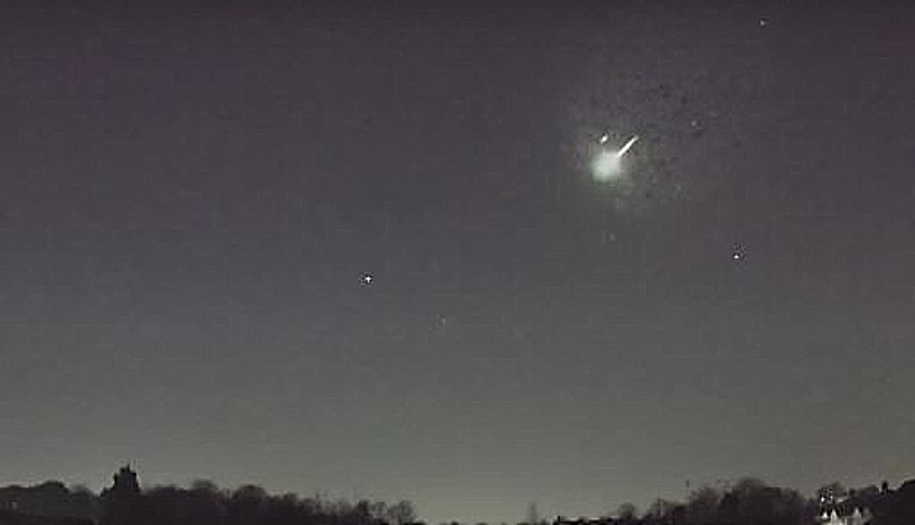 Βρετανία : Πτώση μετεωρίτη προκαλεί δέος – Βίντεο