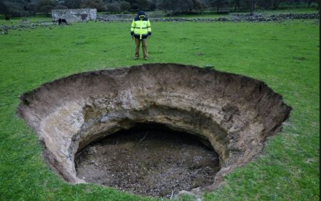 Νίσυρος : Κρατήρες και ρωγμές στο έδαφος του νησιού – Τι διαπίστωσαν οι επιστήμονες
