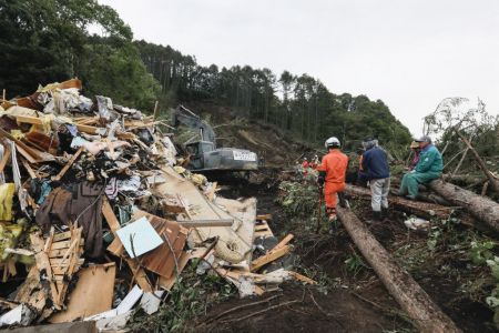 Σεισμός Ελασσόνα : Έξι άτομα έχουν απεγκλωβιστεί στο Μεσοχώρι και την περιοχή της Μαγούλας