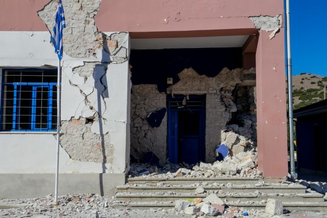 Μητσοτάκης: Επικοινωνία με διευθυντή σχολείου στον Τύρναβο που έσωσε μαθητές κατά τον σεισμό