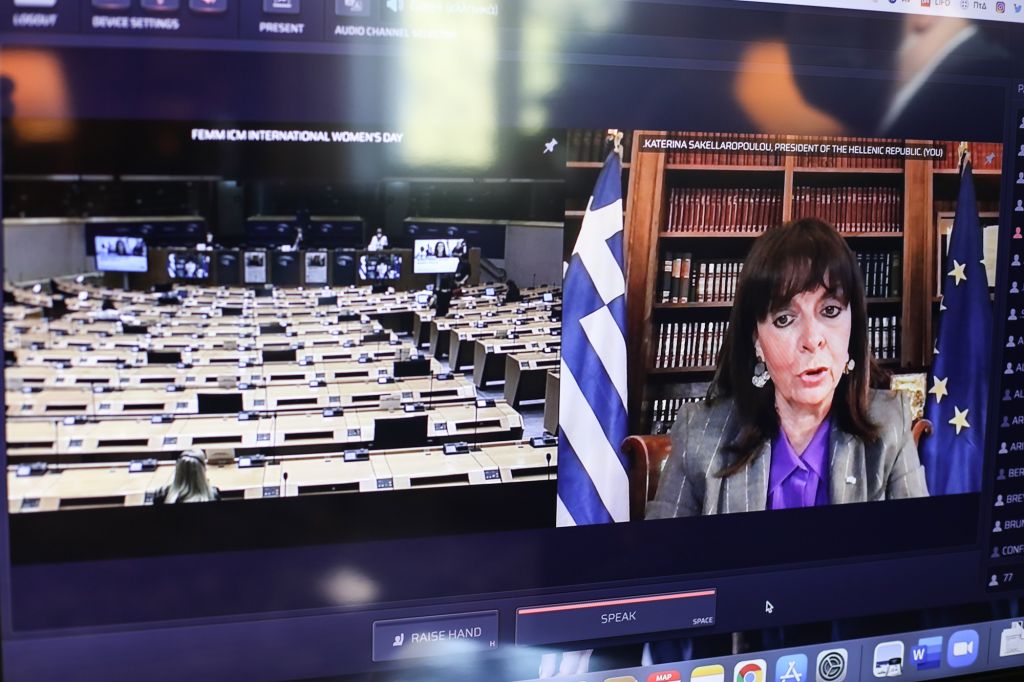 Σακελλαροπούλου : Ο κορωνοϊός όξυνε τις διακρίσεις εναντίον των γυναικών – Τι είπε για το #MeToo