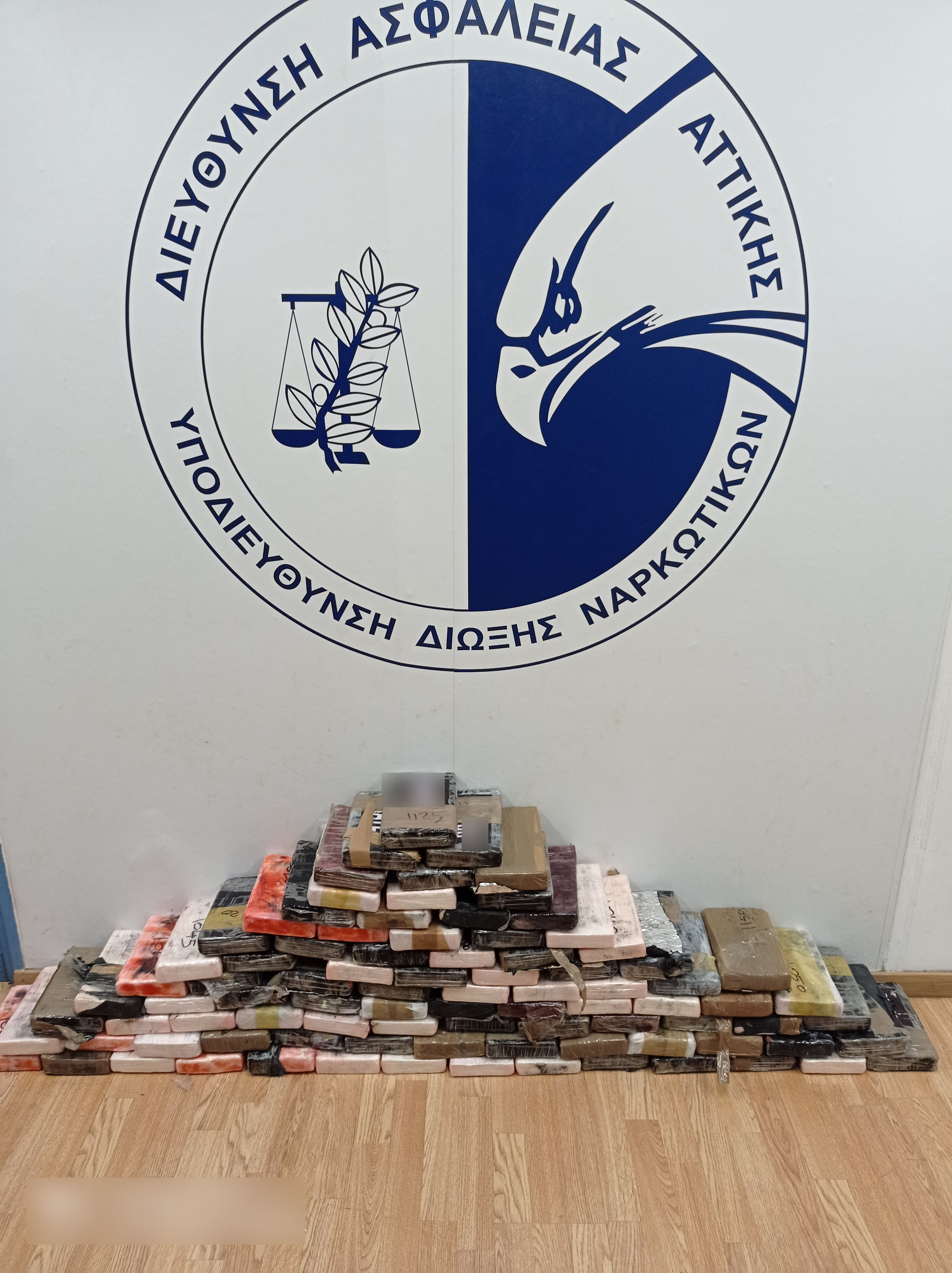 Πειραιάς : 100 κιλά κοκαϊνης σε κοντέινερ με μπανάνες