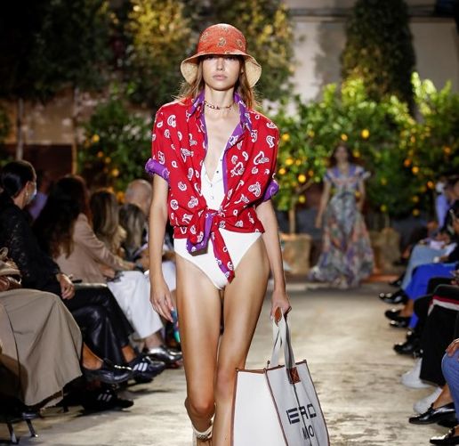 Etro : Πώς το ιταλικό brand έκανε ξανά cool τα λαχούρια