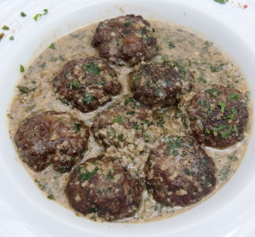 Κεφτεδάκια μοσχαρίσια με σάλτσα