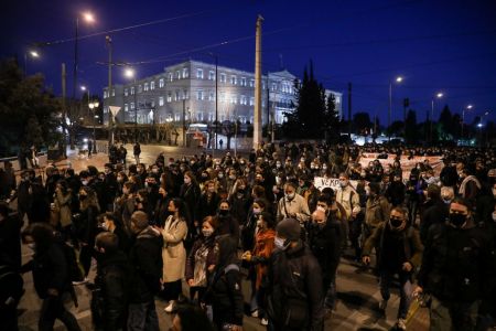 Βασιλακόπουλος στο MEGA : «Δεν υπάρχει συνωστισμός που είναι ασφαλής» – «Καμπανάκι» και για τις πορείες