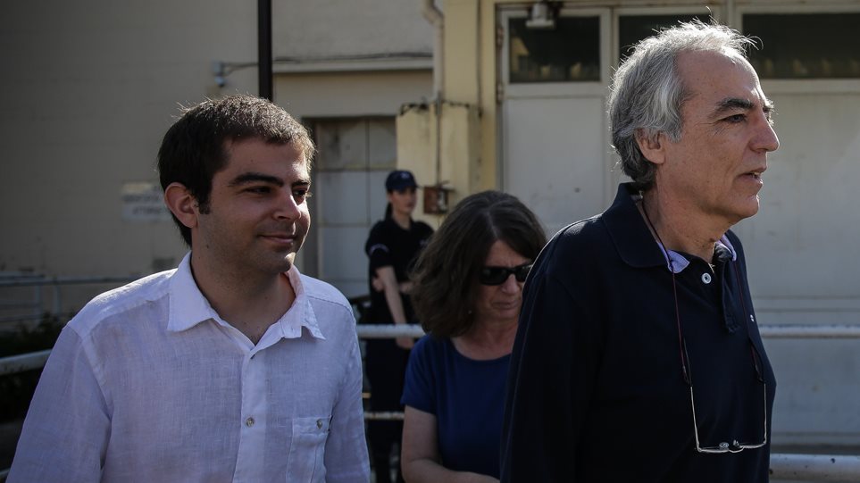 Δημήτρης Κουφοντίνας : Προσήχθη ο γιος του, Έκτορας, στη συγκέντρωση