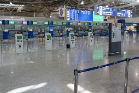 Lockdown : Παρατείνονται οι περιορισμοί στις αεροπορικές μετακινήσεις