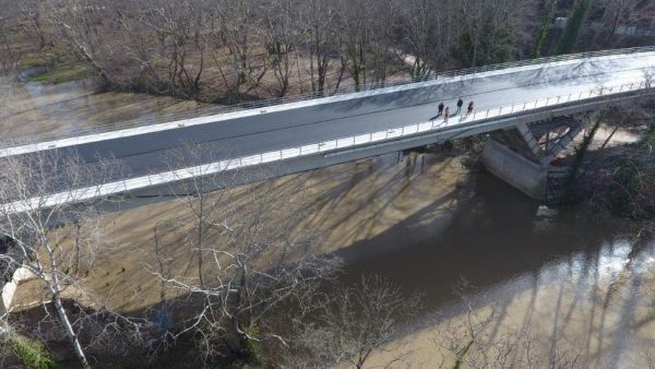 Ξανά σε κυκλοφορία η γέφυρα Πηνειού στα Τέμπη