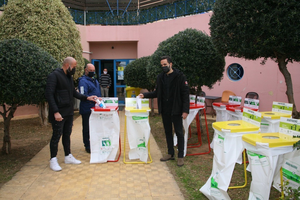 Δήμος Πειραιά : Κάδοι ανακύκλωσης στις αθλητικές εγκαταστάσεις
